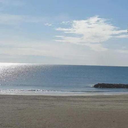 - 4 Pers, 26 M2, 1/0 10 * Sète