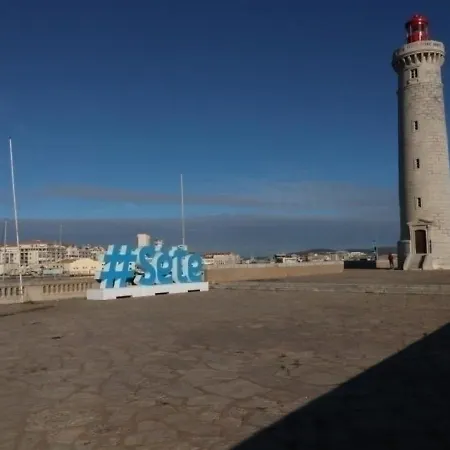 - 4 Pers, 26 M2, 1/0 10 * Sète