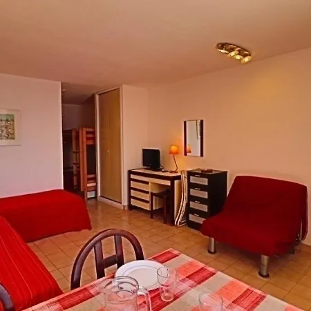 - 4 Pers, 26 M2, 1/0 10 דירה *